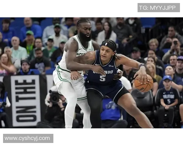 热火与凯尔特人激战正酣比分胶着精彩瞬间回顾与分析 热火与凯尔特人激战正酣比分胶着精彩瞬间回顾与分析